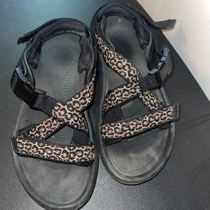 Teva Sandals Size 10 Womens